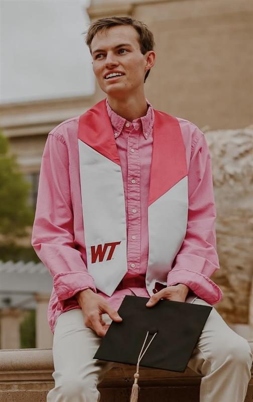 You’re getting closer to walking the stage… here are a few tips for graduation day 🎓

☑️ Wear comfortable shoes— you’ll be on your feet more than you think!
☑️ Arrive early— parking and seating fill up fast!
☑️ Bring your best smile (and maybe some tissues) 🤧🤍