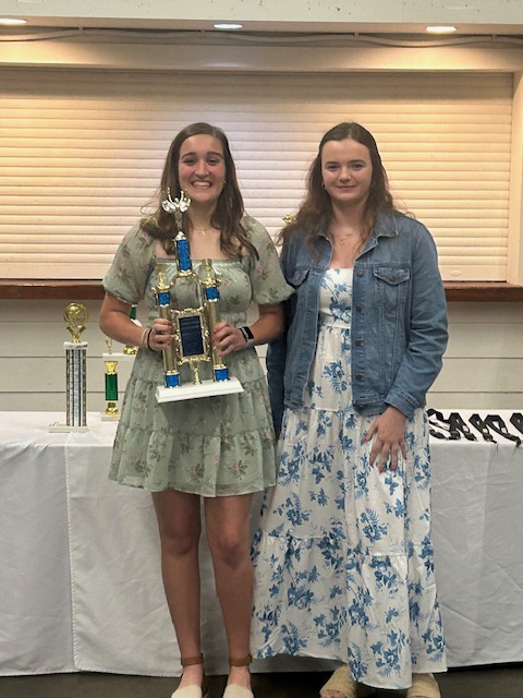 SCSSeahawks's tweet photo. Congrats to this year's Mr. &amp; Ms. Seahawk, AJ R.  &amp; EmmaGrace B.! Given to two 8th graders each year, AJ excelled at Archery-qualifying for nationals- &amp; played Basketball. EmmaGrace played Volleyball &amp; Basketball. It's awarded by alumni (both @BEHS students) who won last year. https://t.co/R9zyjn2IBK