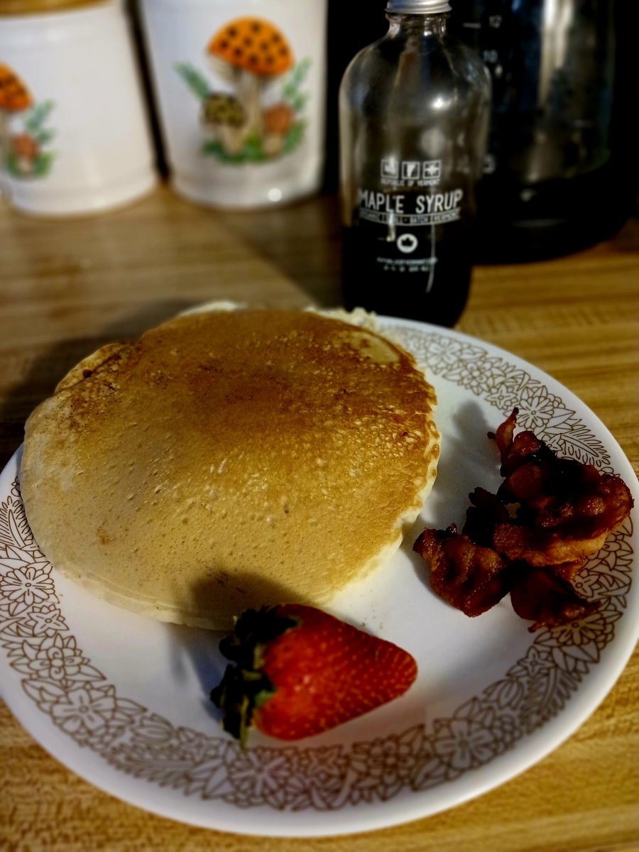 RememberMe_2018's tweet image. This is so much more than they had
back on the farm
only a biscuit,if lucky,maybe two,
galluses buttoned up,rope for a belt,
you got a mule an a plow
both waiting for you.....

Farmall Breakfast

-SDMCGUIRE 🎩