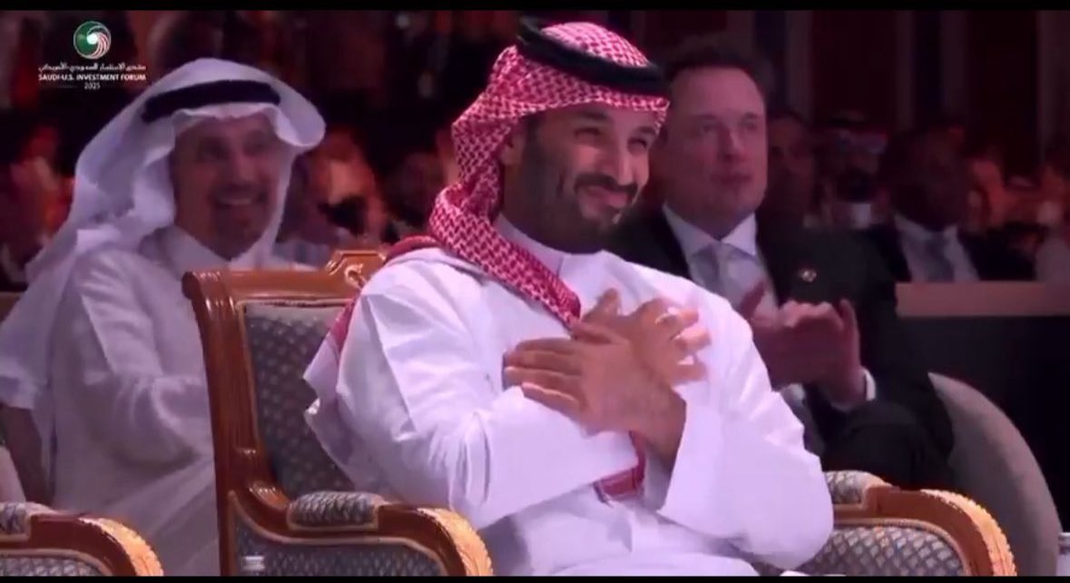 khalid76's tweet photo. سوريا في القلب 🇸🇦❤️
 #ترمب_في_الرياض https://t.co/spUDrYR2vU