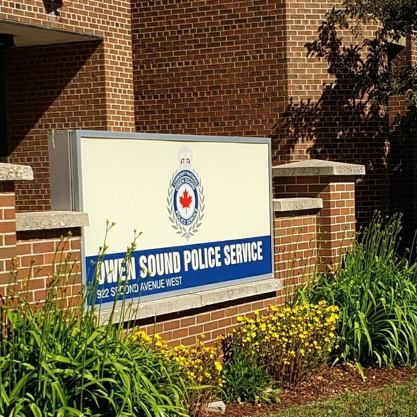 #MediaReleaseUpdate Hit-And-Run – Vehicle Located, Public Assistance Still Requested.
Investigators are asking residents/businesses in the area to review surveillance-doorbell/dash camera footage from the incident &amp; contact Police if you have info to share
owensoundpolice.com/owen-sound-pol…