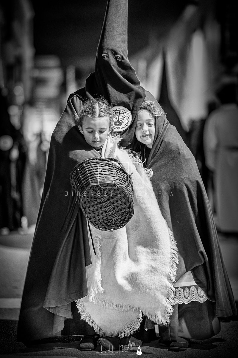 Martes Santo de mucho frio y viento...pero siempre tendrás ese lugar entre sus brazos como refugio.   

josejimenezjimenez.com 

<a href="/ConsueloHdad/">Hermandad del Consuelo</a>    

©José Jiménez

#FotografiaCofrade #Sanlúcar