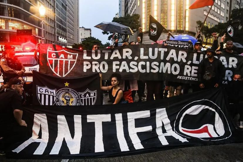 __FeAlves's tweet photo. @ultras_antifaa fck bolsonaro https://t.co/hBDjm6VM26