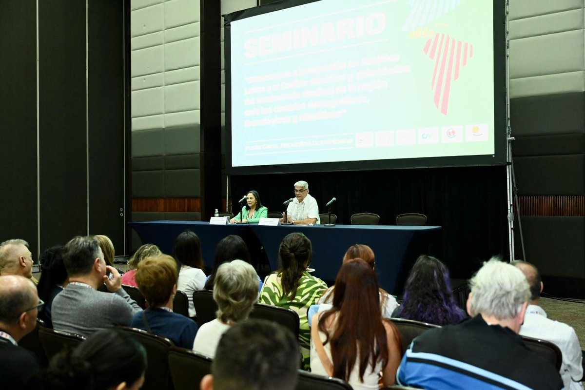 CSA_TUCA's tweet photo. ✅El Secretario General de la CSA @RafaelFreireCSA  realizó la apertura del Seminario Previo al #VCongresoCSATUCARD al lado de #MariaHelenaAndre, directora de la @ilo_actrav. https://t.co/HLvIO7Fwll