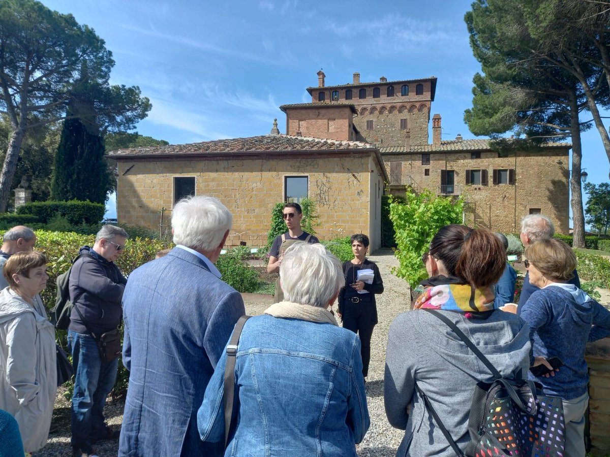 🌺🎵📖 Riassunto per immagini del fine settimana centrale di "Pienza e i Fiori":
👇
facebook.com/ComunePienza/p…

#Pienza
#Valdorcia
#Toscana
#Cultura
#Fiori
#GiardinoallItaliana
#Arte
#PienzaeiFiori
#Libri
#PresentazionidiLibri
#Musica
#Rock
#MusicaElettronica
#LarsRockFest