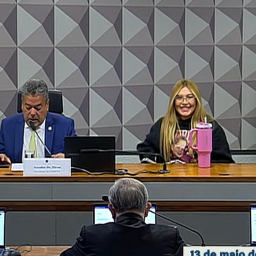 yankisner's tweet image. Uma mulher com 53 milhões de seguidores, que vai numa casa de LEIS vestida como se estivesse numa festa do PIJAMA, infantilizando um ato tão SÉRIO que é a CPI das BETS e que lesou CENTENAS de famílias é VERGONHOSO. A Virgínia é um dos maiores desserviços  desse país!