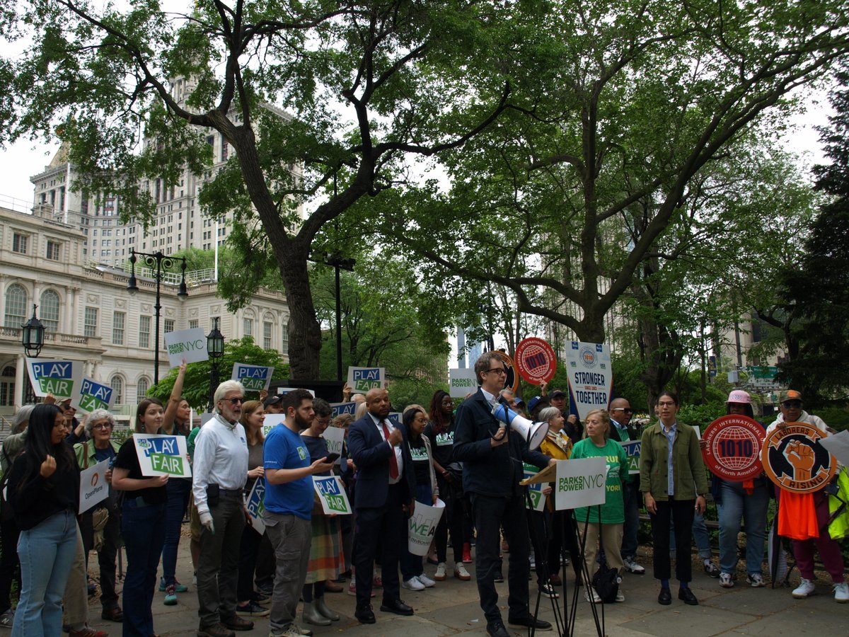 nylcv's tweet image. Fund #NYCParks!

New Yorkers deserve safe, clean and accessible city parks. Mayor Adams must restore @NYCParks staffing and program funding.

Today, we stood with the Play Fair Coalition to demand NYC Parks budget restorations.

@NY4P 
@voteshekar 
@NaturalAreasNYC 
@LIUNA1010