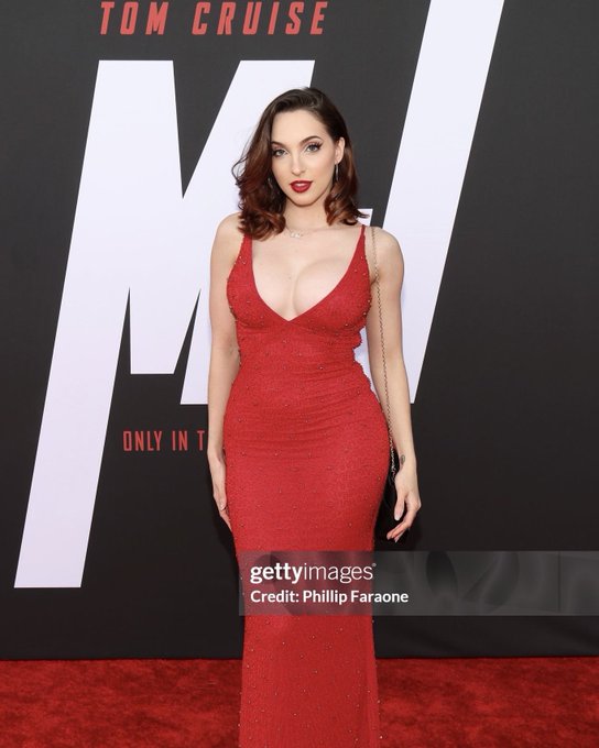 Watch Bri 🦦✨'s leaked NSFW photo on TwXstars