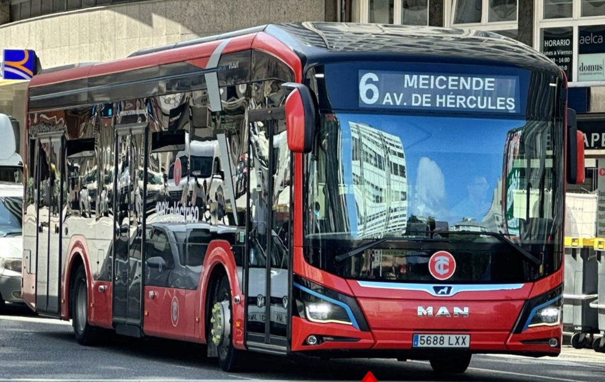 BlogBusurbano's tweet image. Bueno, con uno sí
se han quedado, ojo!
☝️🥳  
El #Bus428, que hace
las líneas #Lín2 #Lín2A.
El único #BusEléctrico
de momento, a día de hoy.
