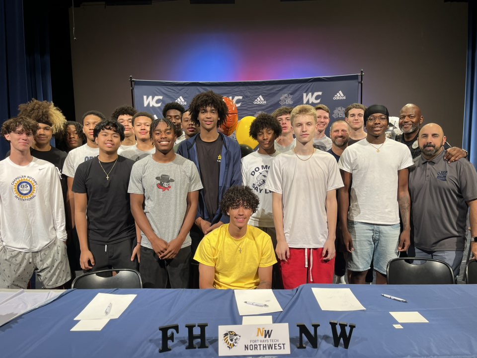Congratulations to 2025's Jayden Maxwell and Kaleel Kelly on signing their LOI to play BASKETBALL at the next level.  Kaleel is headed to Kansas to play for Fort Hayes NW and Jayden is staying home and attending GCC... Let's go Fellas!
#DifferenceMakers 
#BROTHERHOOD