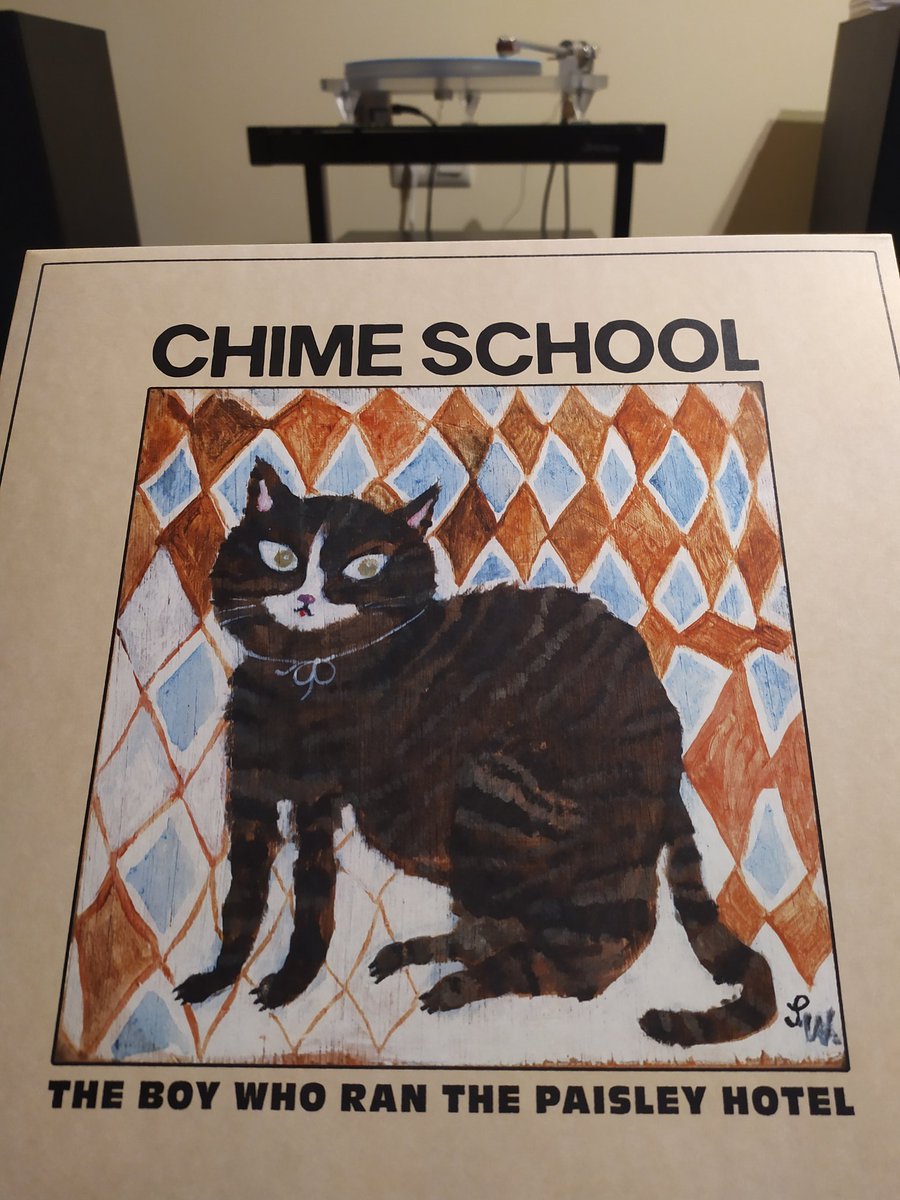 Hoy día me resulta muy difícil tener la sensación de disco redondo con las bandas Indie Pop actuales, Chime School logran alcanzar ese nivel de perfección ya casi olvidado en el estilo. Bonito de principio a fin.