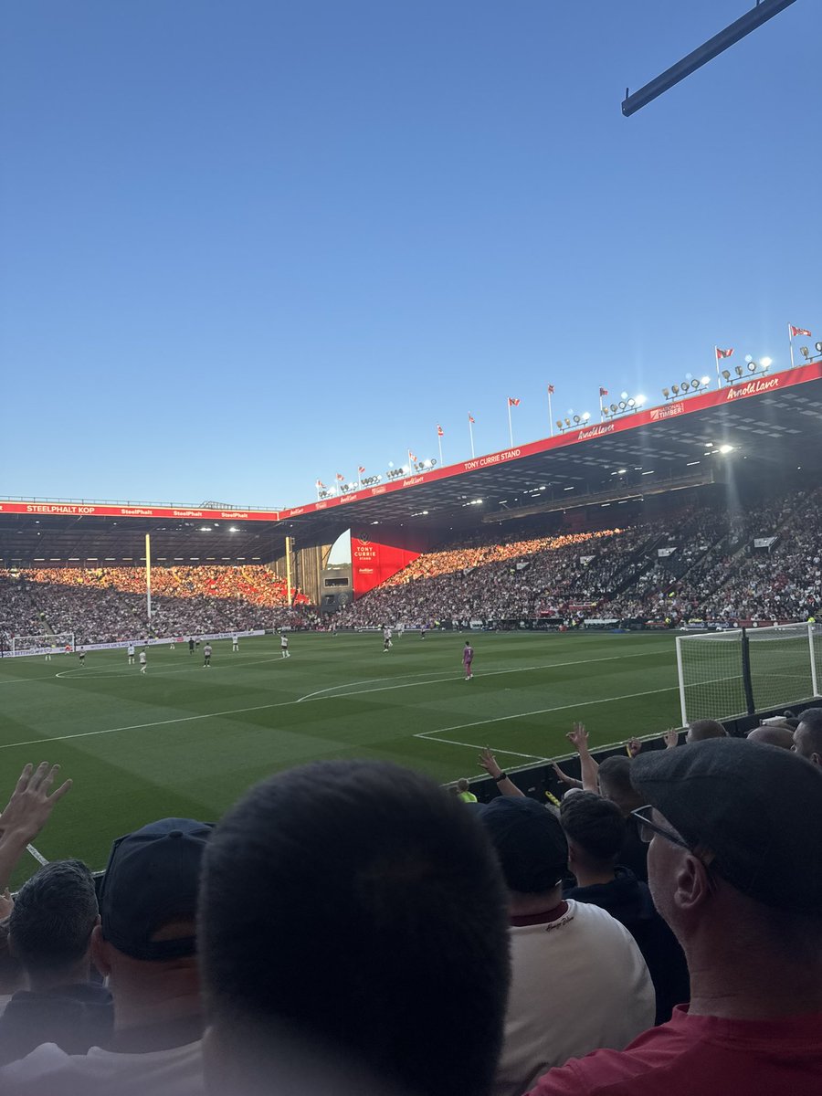 DanTorrington's tweet photo. Some day, some season but got beat by the better team, this is well and truly the best hobby in the world 🔴⚪️ #BristolCity https://t.co/7ZUW2nMPZL