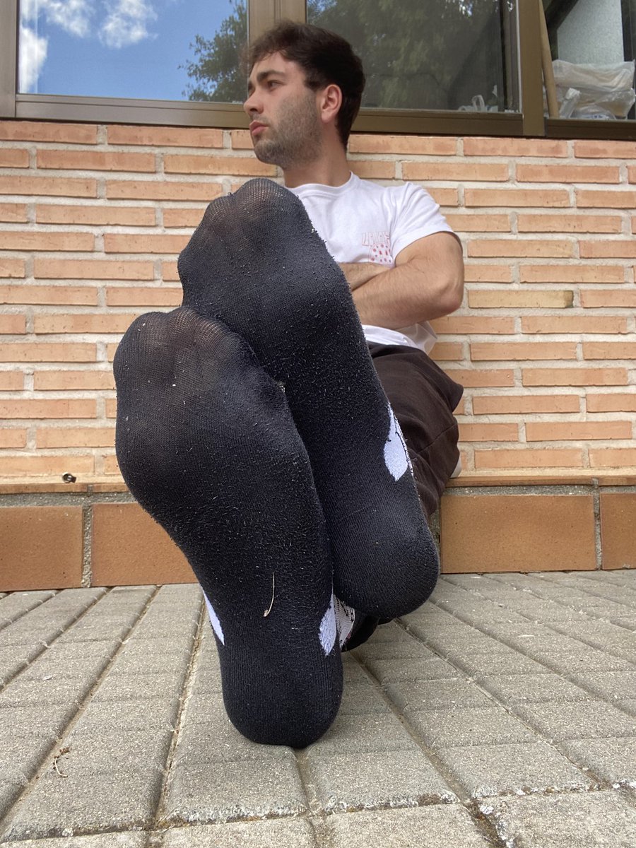 CashMasterDieg0's tweet photo. Just got home from work, socks on since 7 a.m
An open evening with one goal… those who know their place, approach with respect😈
Silence, tribute, and to my feet👣
#findom
#humiliatedsissy #humiliation #sissyboy #footmaster #footsniffing #trampling #stomping #humiliatefags https://t.co/wiNFXPGTl1