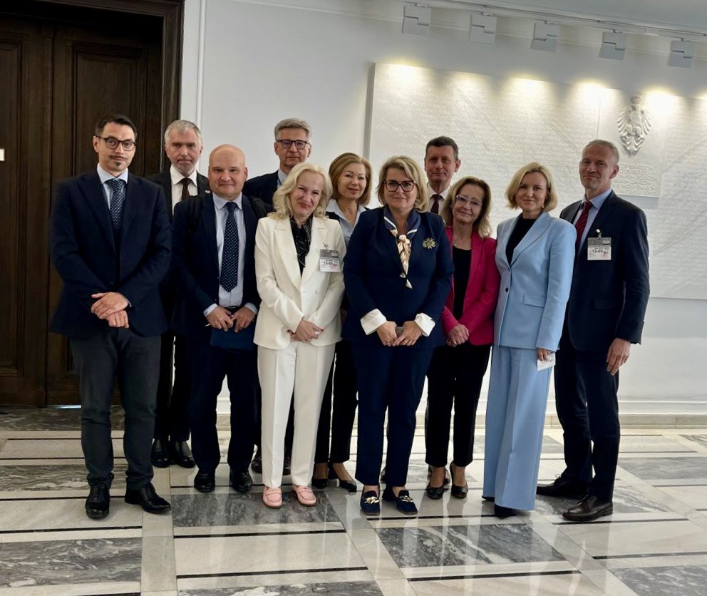 Agnieszka Tycińska (@atycinska) on Twitter photo Komisja Zdrowia <a href="/PolskiSenat/">Senat RP 🇵🇱</a> - ostre stany w kardiologii. Rozmawialiśmy o: ✅ Krajowa Sieć Kardiologiczna ✅ Standaryzacja i finansowanie ITK ✅ Szkolenia specjalizacyjne z IT. Dr Małecka-Libera: czas na ogólnopolskie standardy ITK. <a href="/MZ_GOV_PL/">Ministerstwo Zdrowia</a>
#kardiologia #zdrowie #KSK #ITK Komisja Zdrowia <a href="/PolskiSenat/">Senat RP 🇵🇱</a> - ostre stany w kardiologii. Rozmawialiśmy o: ✅ Krajowa Sieć Kardiologiczna ✅ Standaryzacja i finansowanie ITK ✅ Szkolenia specjalizacyjne z IT. Dr Małecka-Libera: czas na ogólnopolskie standardy ITK. <a href="/MZ_GOV_PL/">Ministerstwo Zdrowia</a>
#kardiologia #zdrowie #KSK #ITK