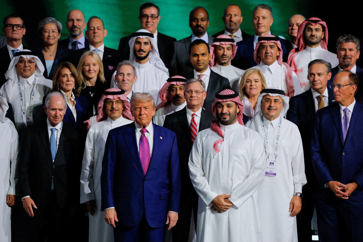 حفظك الله ولي العهد وادام عزك 💚💚