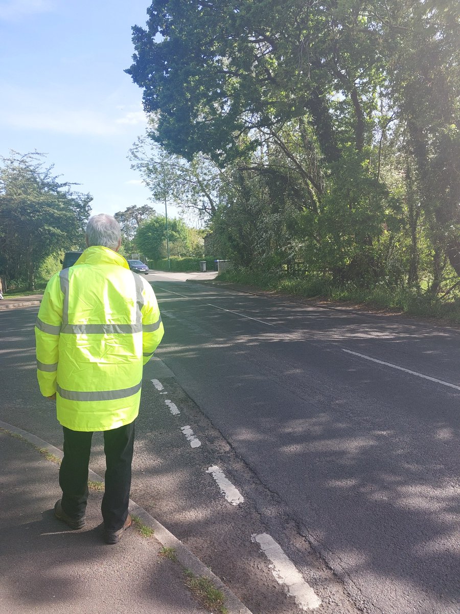Speedwatch | Thanks to the volunteers who joined PC 28449 for a Speedwatch in Chadwick End🚗
If you would like to volunteer for a Speedwatch, get in touch and we can set one up!