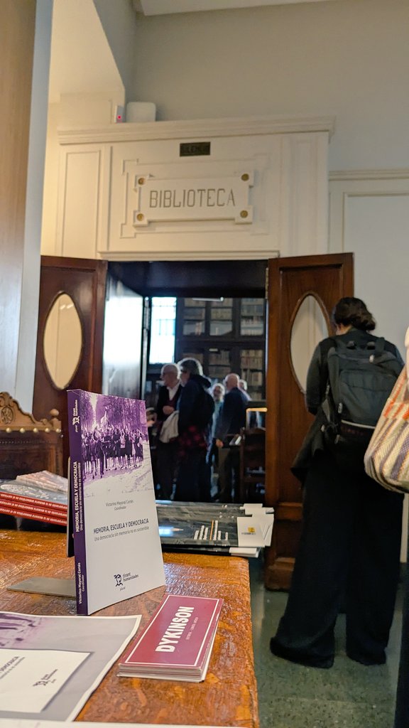 Presentación  del libro “Memoria, escuela y democracia” <a href="/FundacionCives/">Fundación Cives</a>. 
Con
<a href="/VMayoralCortes/">Victorino Mayoral</a>
<a href="/FmartineL/">Fernando Mtnez. López</a>
<a href="/atianaf/">Alejandro Tiana</a>
Modera: Aurora Ruiz.
<a href="/SE_MemoDemo/">Secretaría de Estado de Memoria Democrática</a> #MemoriaDemocrática