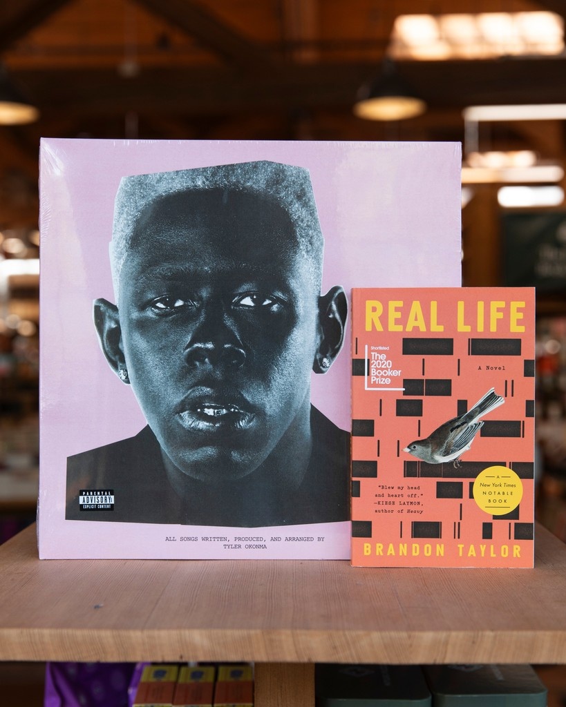 ElliottBayBooks's tweet image. If you like this album, read this book! 🎧️🎶
Folklore ➡️ Great Big Beautiful Life
IGOR ➡️ Real Life
Blonde on Blonde ➡️ Illuminations
Fleetwood Mac ➡️ Daisy Jones & the Six
#musicrecommendation #bookrecommendation #indiebookstore #elliottbaybookcompany