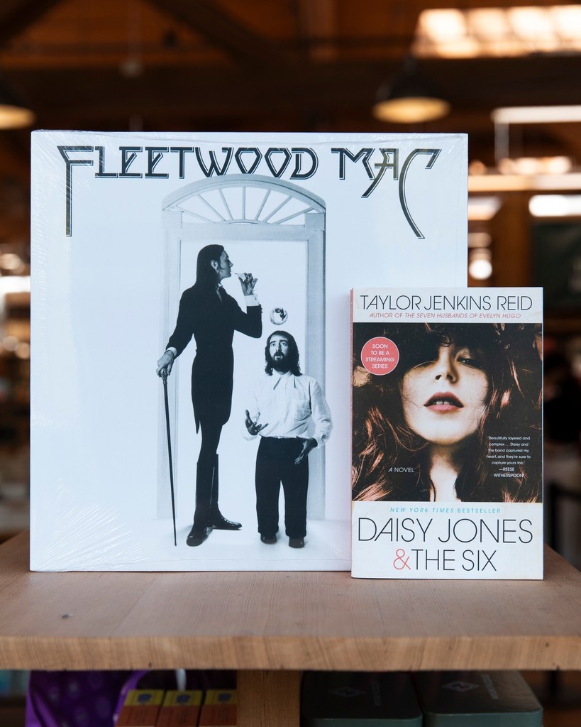 ElliottBayBooks's tweet image. If you like this album, read this book! 🎧️🎶
Folklore ➡️ Great Big Beautiful Life
IGOR ➡️ Real Life
Blonde on Blonde ➡️ Illuminations
Fleetwood Mac ➡️ Daisy Jones & the Six
#musicrecommendation #bookrecommendation #indiebookstore #elliottbaybookcompany