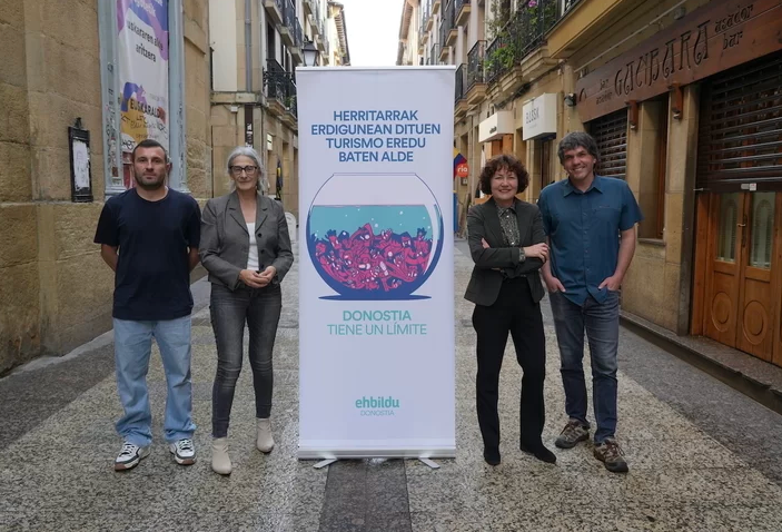 naiz: (@naiz_info) on Twitter photo Otras políticas y decrecimiento frente al ‘overtourism’ en Donostia naiz.eus/eu/info/notici…
Tres expertos abordan el problema del turismo en la capital de Gipuzkoa
✍️ <a href="/gara_rsola/">Ramon Sola</a> Otras políticas y decrecimiento frente al ‘overtourism’ en Donostia naiz.eus/eu/info/notici…
Tres expertos abordan el problema del turismo en la capital de Gipuzkoa
✍️ <a href="/gara_rsola/">Ramon Sola</a>