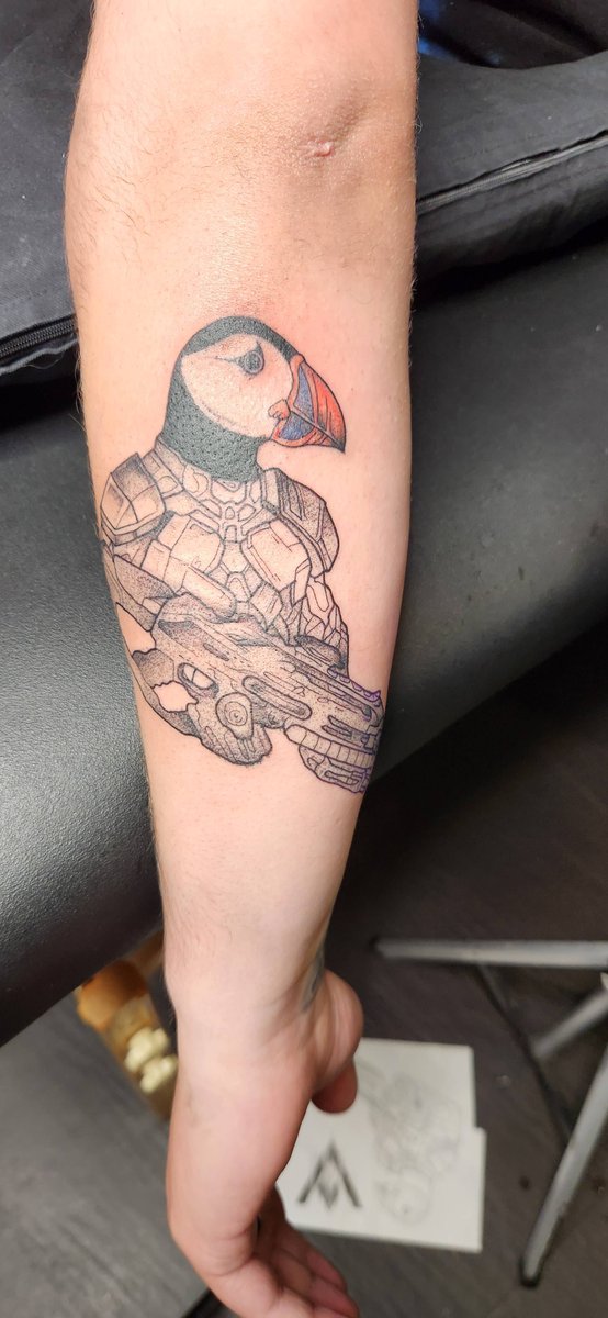 Two players got some very special tattoos to commemorate Fanfest and we're here for it!

NeoSpectrum VI (left) - 'I wanted to remember this week'
Joseph Arioch (right) - Puffin head for Iceland, Genolution combat armor from EVE and the G75 rifle from DUST 🫡

#EVEVanguard
