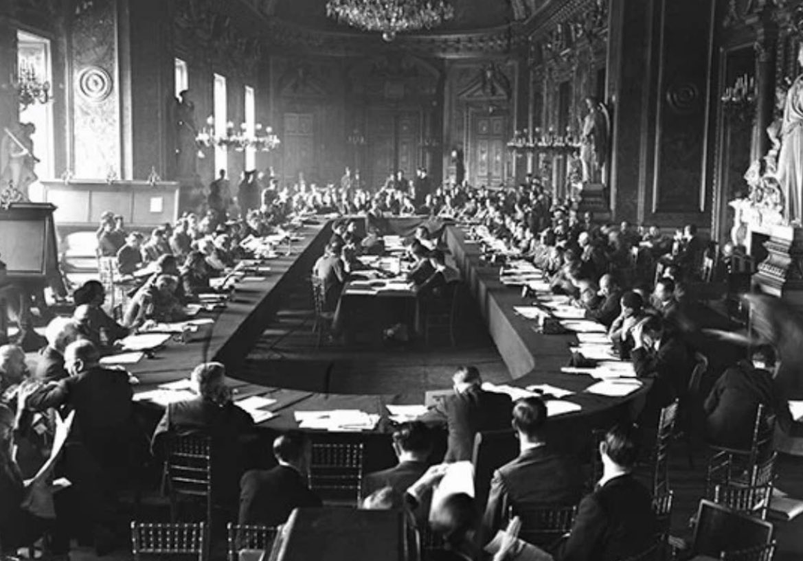 12 adalar ! 

Yıl 1946 🇫🇷 Paris konferansı.
Başlık :  “Ege Adaların sahipliği”

Sağır İnönü CHP iktidarı “BAŞVURMAMA” kararı alıyor ! 

🇬🇷 Yunanistan katılıyor ve diplomasi atağı ile adaları alıyor.  İşte CHP zihniyeti budur !

Meis adası Antalya’ya 2 km uzaklıkta 
Yunanistan’a