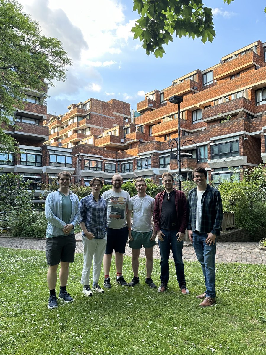 Rehearsal day in London! 

We had a busy day getting to grips with some new music, though still managed to find some time to enjoy the beautiful sunshine! ☀️ 

This week we’re in Newbury and Cranmore for our last couple of concerts before some well-earned time off!