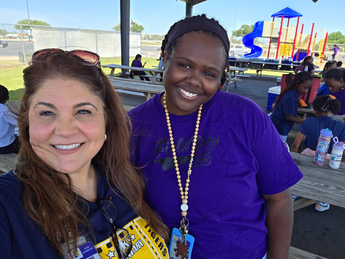 MatturroMEd's tweet photo. Good times with great peeps!!! Thanks @MsStills_in4th for organizing it all &amp; @memkesler @vsspille2 @Sims_HicksMath @martinez_stars &amp; Ms. Hinson for helping us chaperone!!! @HicksTigers @DigWorldTX FUN!!! https://t.co/yboXlOG2h6