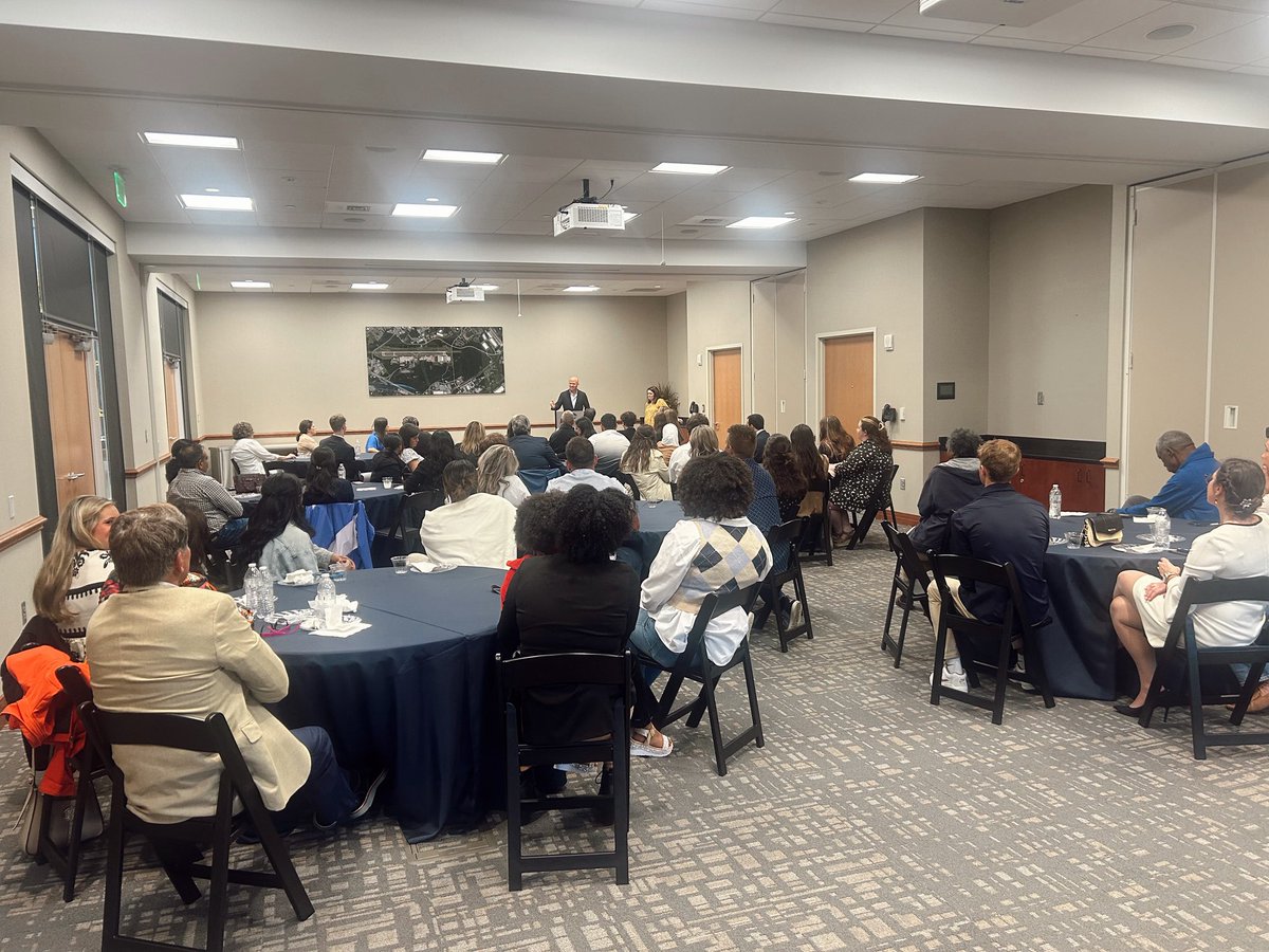 RepTimmons's tweet photo. Thrilled to honor outstanding seniors from 25 #SC04 high schools with the Exceptional Senior Award! Selected by their schools for excellence in public service, academics, and leadership, these Upstate students are poised for greatness. Congratulations! https://t.co/wpyqhmTmto