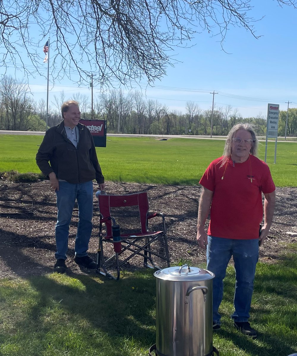 MAYSTEEL_LLC's tweet image. Spring finally showed up in Wisconsin, and we fired up the grills to celebrate! 

Our Wisconsin HQ hosted a brat fry to enjoy a classic Wisconsin tradition. Shoutout to everyone who helped make it happen!

#TeamMaysteel #ManufacturingCulture #SpringKickoff