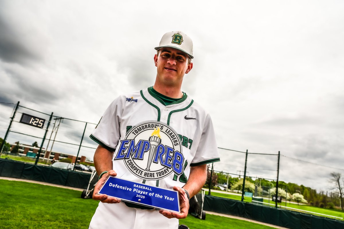 Congrats to our newly minted major award winners! 🏆⚾️

Clean sweep for upperclassman awards for Bport

J. Mansell - Defensive POTY
A. Lapine - Pitcher of the Year 
Z. Eldred - Player of the Year

We're back in action Friday at Randolph-Macon vs. Methodist in NCAA Regional action