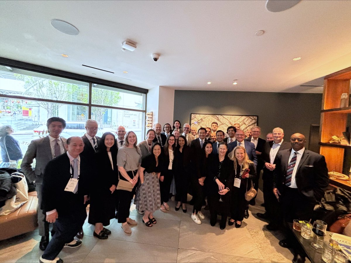 Photo recap from the AATS 105th Annual Meeting in Seattle! Our CT team represented the WashU Medicine Department of Surgery with presentations including alum Dr. Stephanie Chang, Dr. G. Alexander Patterson. We're excited to implement new ideas and innovations! #WashUMedicine