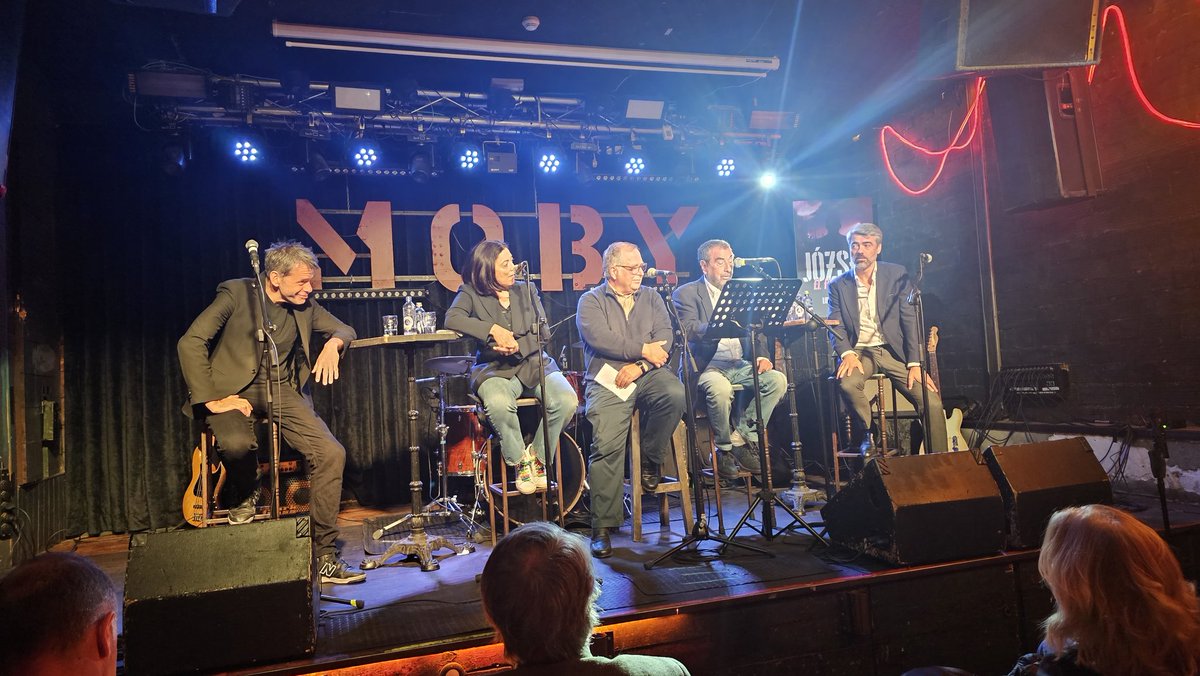 Carmen Ro (@carmenro_tv) on Twitter photo Ayer celebramos "József" la novela de <a href="/Lleng7/">Luis Enríquez</a> con un ritual inolvidable: brindamos con estilo, verbo y rock and roll. Bravísimo <a href="/Lleng7/">Luis Enríquez</a> inmejorable. Y grandes <a href="/Ruben_Amon/">Rubén Amón</a> <a href="/encasadeherrero/">En Casa De Herrero</a> <a href="/rosabelmonte/">Rosa Belmonte</a> #Garci Ayer celebramos "József" la novela de <a href="/Lleng7/">Luis Enríquez</a> con un ritual inolvidable: brindamos con estilo, verbo y rock and roll. Bravísimo <a href="/Lleng7/">Luis Enríquez</a> inmejorable. Y grandes <a href="/Ruben_Amon/">Rubén Amón</a> <a href="/encasadeherrero/">En Casa De Herrero</a> <a href="/rosabelmonte/">Rosa Belmonte</a> #Garci