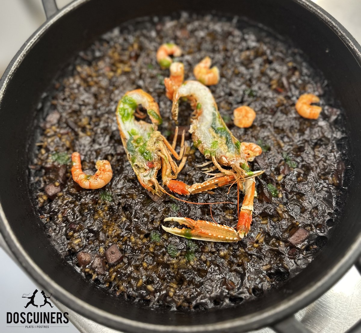 DosCuiners's tweet photo. 😉COMENCEM FORTS👩🏻🍳
Arròs sec de sípia amb gambetes i escamarlà🥘🦐
📌https://t.co/F71p02Nmws
#DosCuiners #Maresme #Mataró #Barcelona #gastronomia #Gourmet #foods #foodlovers #tapas #bcndelicatessen #comidasana #healthyfood #delicious #gourmetexperience #foodie #foodblogger #sepia https://t.co/t9Tjv6IfDn