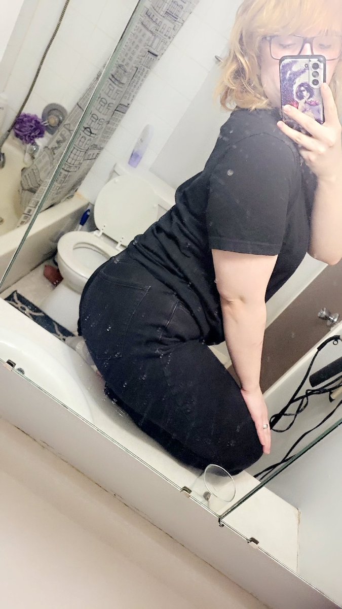 transboynudez's tweet photo. My ass looks awesome in my work jeans 
#femboy https://t.co/ugCjxIdlKF