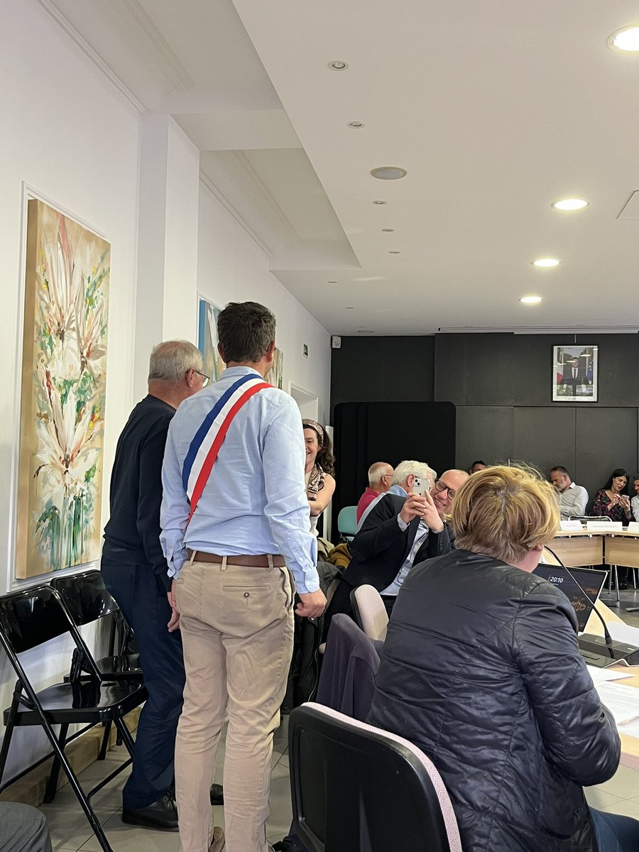 Francisque Vigouroux (@frvigouroux) on Twitter photo En ayant un amical souvenir de Michel Senot, son successeur vient dâĂȘtre Ă©lu comme maire de #saclay . Avec les maires du territoire <a href="/agglopariSaclay/">AgglomĂ©ration Paris-Saclay</a> nous lâaccompagnerons avec bienveillance. En ayant un amical souvenir de Michel Senot, son successeur vient dâĂȘtre Ă©lu comme maire de #saclay . Avec les maires du territoire <a href="/agglopariSaclay/">AgglomĂ©ration Paris-Saclay</a> nous lâaccompagnerons avec bienveillance.