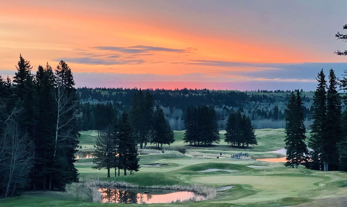 Hard to beat a morning view like that 👌
Photo by Wintergreen Member, Rani.