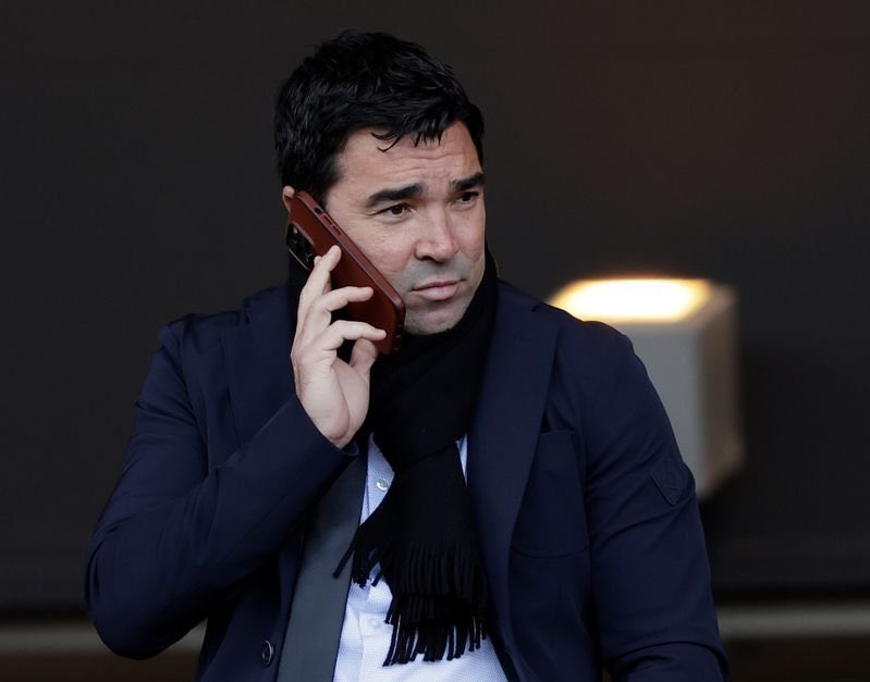 🚨🔵🔴 Barça director Deco: “Last year I said we couldn’t afford to lose anyone, and I think that still applies”.

“If we can improve, great — but the key is keeping what we’ve built for the future”.

“We need to take care of the players we have”, told ESPN.