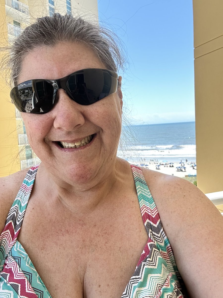 OPEN_DAWN's tweet photo. Beach vibes https://t.co/dtSPC4oMt0