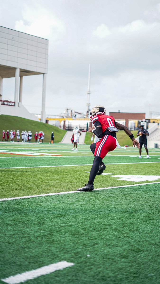 Jordan “⚡️”Simmons (@_showwtimej3) on Twitter photo Wow! I’m thankful for receiving an offer from Lamar university!!! Thank you coach <a href="/coachmac_22/">Todd Macon</a> my 1st offer #AGTG 🙏🏾 Wow! I’m thankful for receiving an offer from Lamar university!!! Thank you coach <a href="/coachmac_22/">Todd Macon</a> my 1st offer #AGTG 🙏🏾
