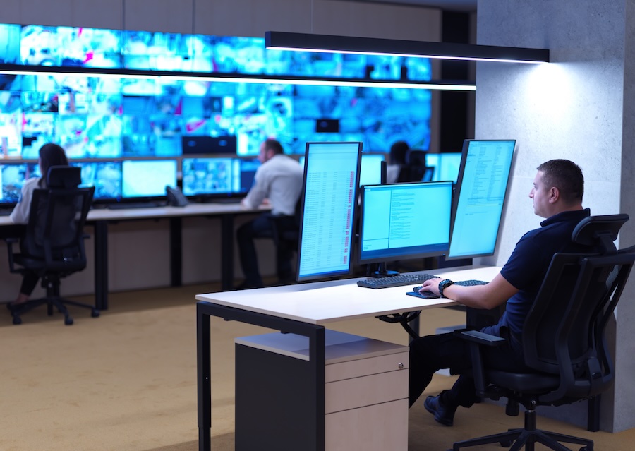 AxisSystemsGrp's tweet image. Live Video Monitoring allows real-time prevention of incidents. #AxisSystemsGrp provides proactive surveillance that catches threats before they escalate. #Autolots #AutoDealers #VideoSurveillance #RealTimeSecurity  #VideoSurveillance  #RealTimeSurveillance #SecurityTech