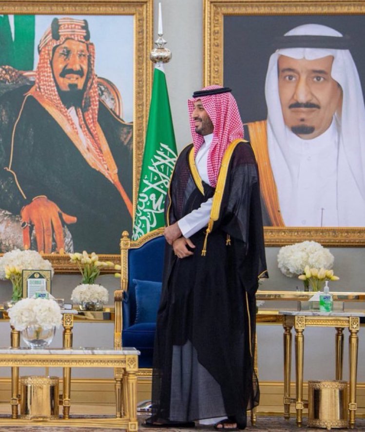 mema107_m's tweet photo. "زعامته ماهي على الشرق والغرب
أصبح زعيم العالم اليوم كلّه"

 #القمه_السعوديه_الامريكيه https://t.co/DQCVcmeWIS
