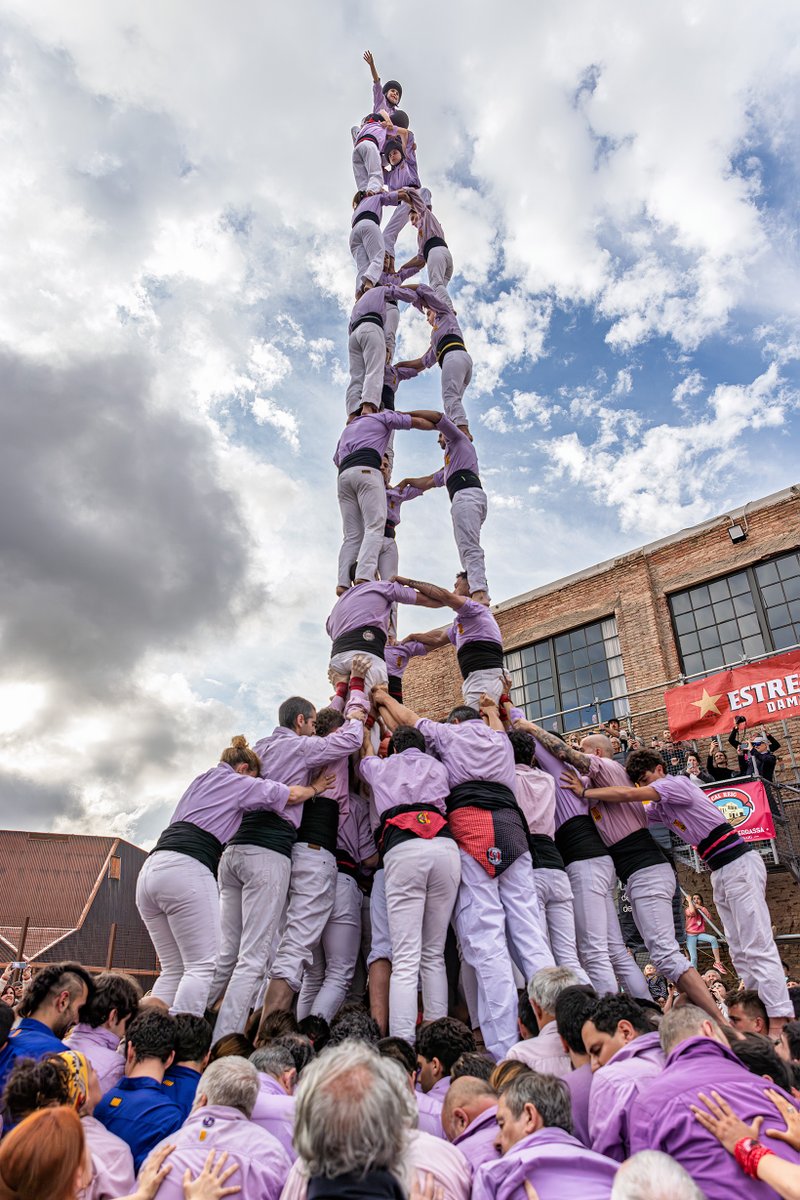 Els Verds i els Minyons comparteixen el primer lloc del Baròmetre.
▶️ Consulta novetats i el llistat sencer aquí:
👉 revistacastells.cat/2025/05/sostre…
#castells #castellers
