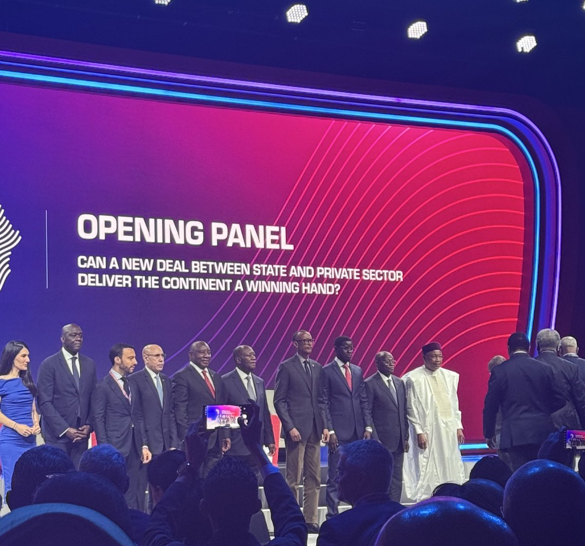 En marge de la visite du <a href="/PR_Diomaye/">Bassirou Diomaye Faye</a> à Abidjan, j’ai participé à l’<a href="/africaceoforum/">Africa CEO Forum</a> 2025 : rencontres stratégiques, promotion de #Senegal2050 et partenariat avec l’ <a href="/IFC_fr/">IFC - Société financière internationale</a> .

Retrouvez-moi ce soir à 20h sur <a href="/TV5MONDE/">TV5MONDE</a> pour en parler !
#InvestInSenegal <a href="/APIXSAofficiel/">APIX SA</a>