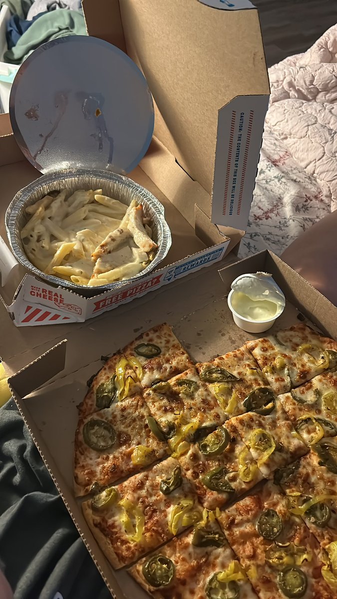 i love how they cut the pizza
