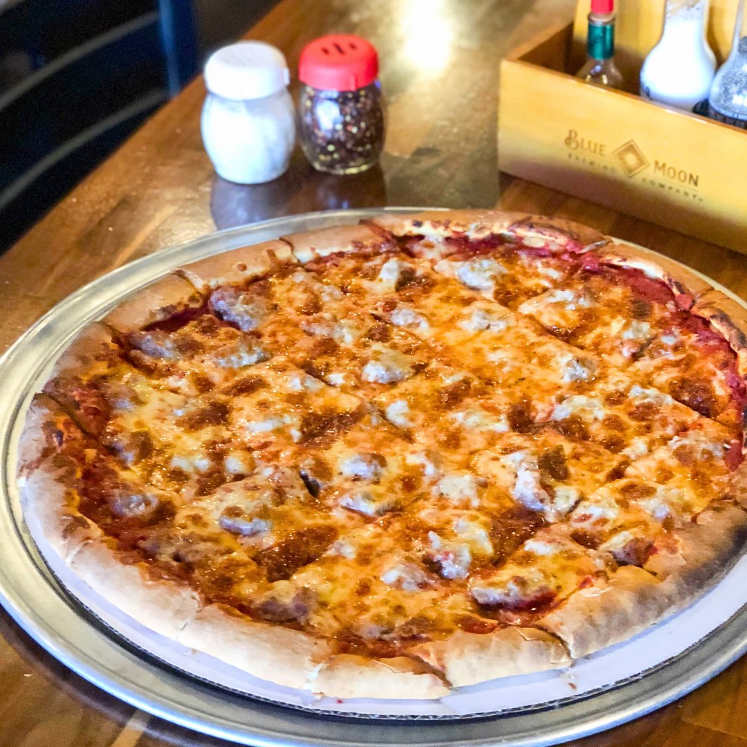 AngiesPizzaChi's tweet photo. Sausage, cheese, crust, sauce...all doing what they do best. 🍕
#AngiesPizza #ChicagoPizzeria https://t.co/KFpxlz9pSF