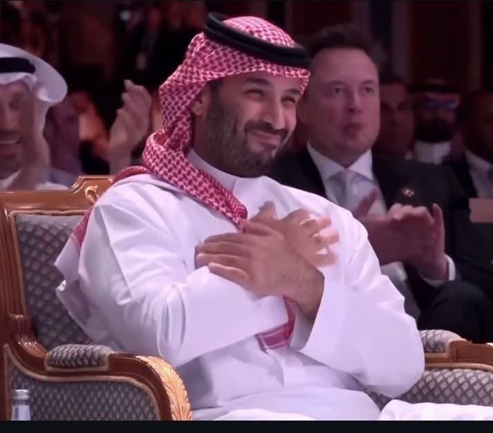بن سلمان شخصية عظيمة وناجحة ، مشكلة الملف اليمني أن الشرعية في السعودية مثل الـ حميد الدين بعد سبتمبر ( نزاعات داخلية وسعي وراء المصالح الشخصية على حساب المصلحة العامة ) وبقية من في الشرعية يعمل لقطر وسلطنة عمان ( الطريق الذي ينتهي لسائلة صنعاء ) . 

مبروك #سوريا ، شكرا #السعودية