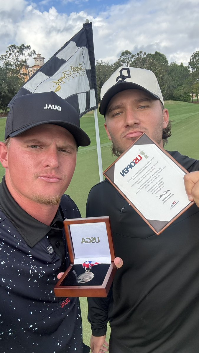 Evan Thompson tweet media