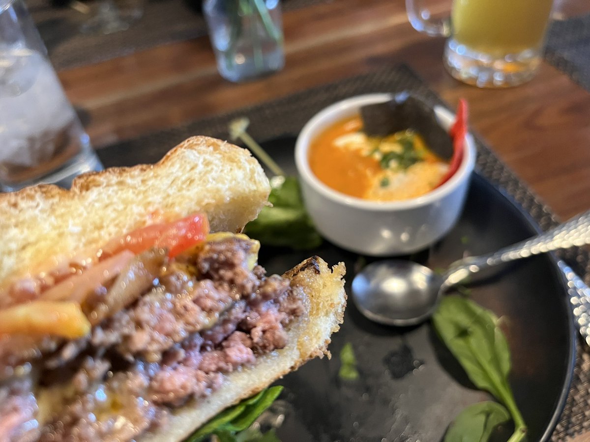 Heineken Tom (@theheinekentom) on Twitter photo Verde Valley isn’t looking great but this burger and tomato poblano soup made the day. #AZ Verde Valley isn’t looking great but this burger and tomato poblano soup made the day. #AZ