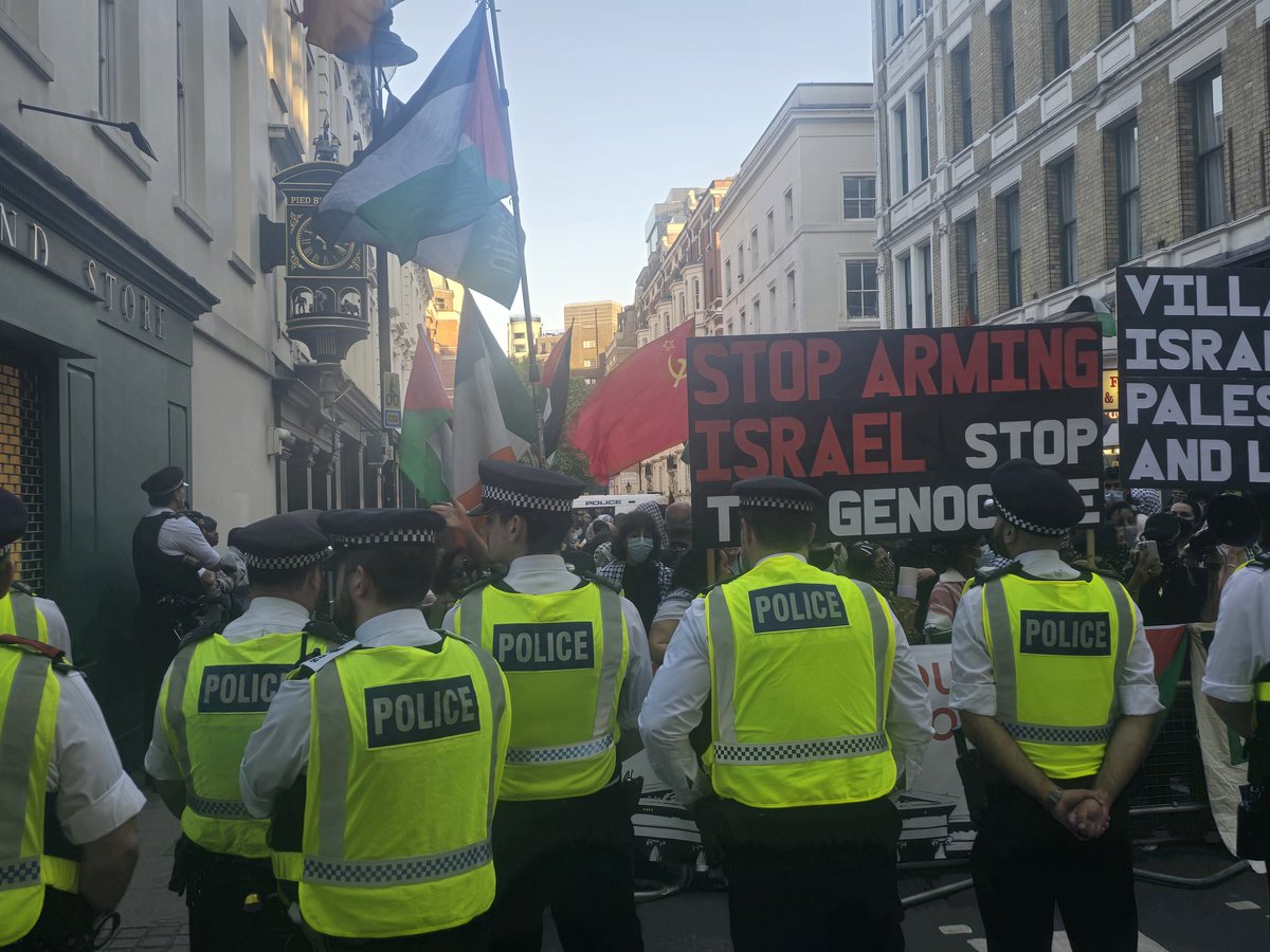 David Collier (@mishtal) on Twitter photo Happening now in London. A bunch of antisemitic loonies pretend they care about human rights while they sing about chasing all the Jews away and wave the Soviet flag.
Yet @bbcnews and <a href="/guardian/">The Guardian</a> will still refer to them as human rights activists. Absolutely insane. Happening now in London. A bunch of antisemitic loonies pretend they care about human rights while they sing about chasing all the Jews away and wave the Soviet flag.
Yet @bbcnews and <a href="/guardian/">The Guardian</a> will still refer to them as human rights activists. Absolutely insane.
